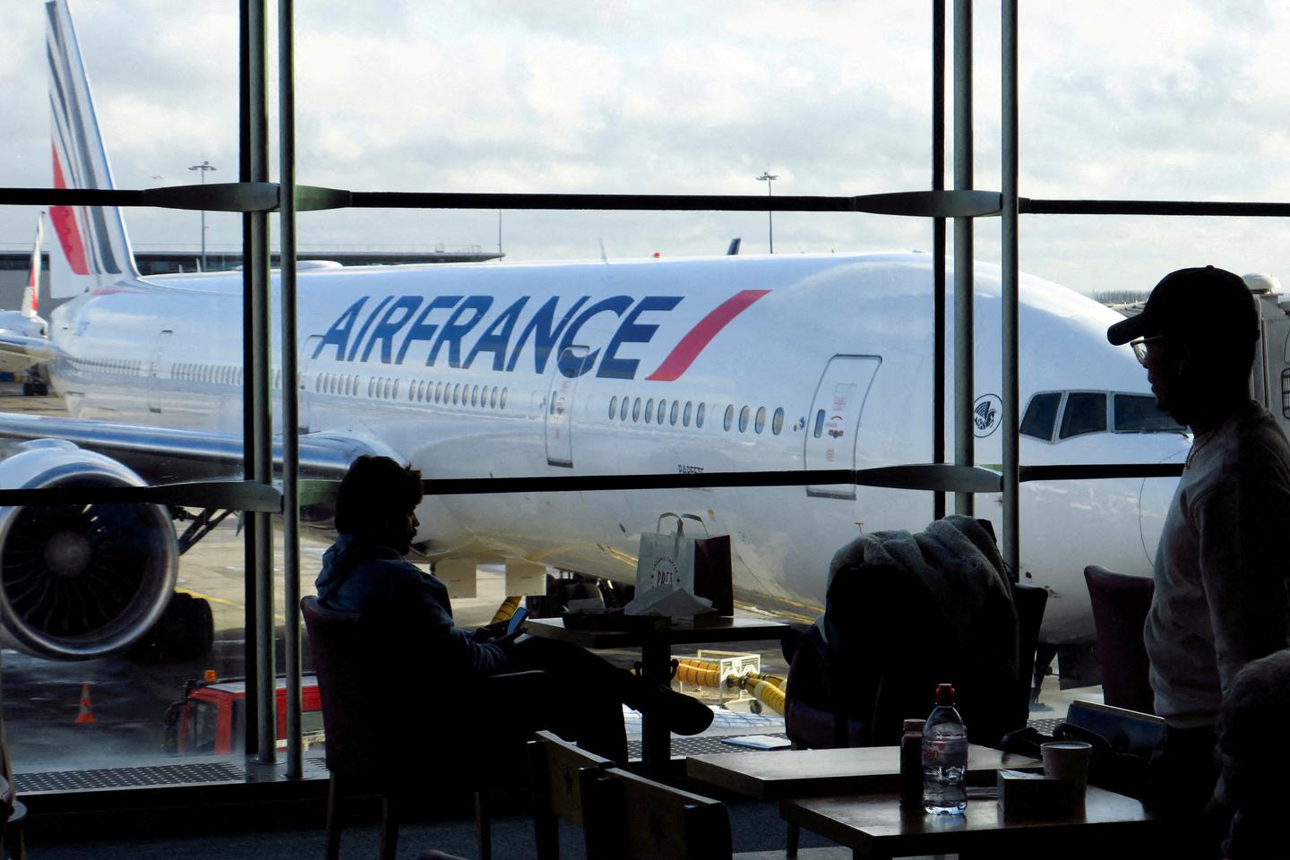 Air France says Olympics cut summer tourists to Paris