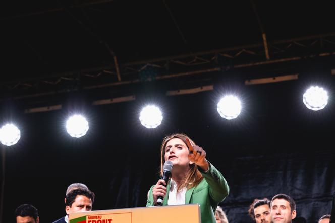 Marine Tondelier, among the representatives of the Nouveau Front Populaire, on the day of the first round of the legislative elections. Paris, Place de la République, June 30, 2024.