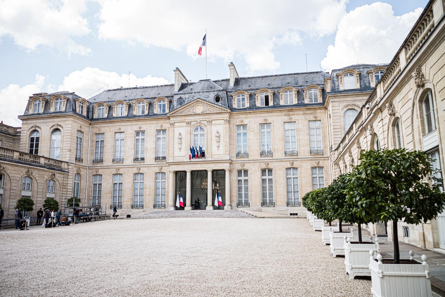 At the Elysée, silence and regret hang heavy in the hallways
