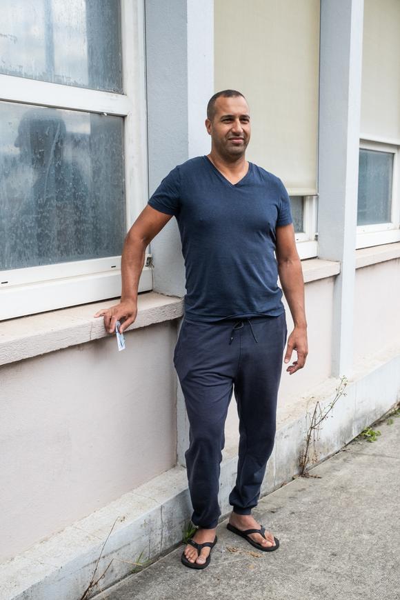 Jilali Sbiai, 48 ans, restaurateur et président d’un club de football à Créteil. Bureau de vote n° 2, centre de loisirs Langevin-Wallon à Bonneuil-sur-Marne. Dimanche 7 Juillet 2024.