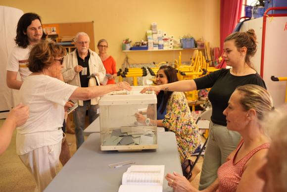 Le bureau de vote installé à l’école maternelle Jean-Mermoz, dans le 8e arrondissement de Marseille, dimanche 7 juillet 2024.
