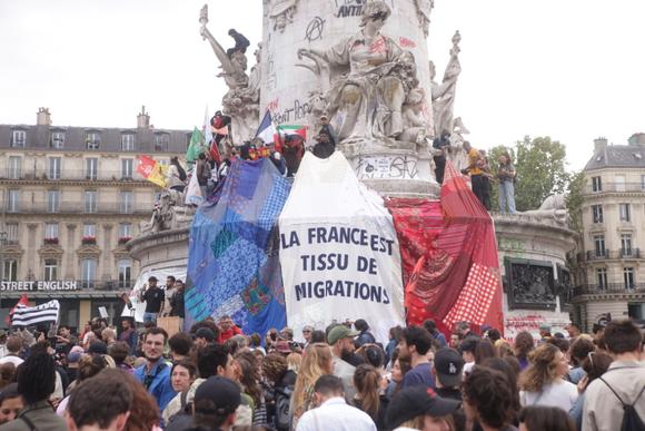 Rassemblement sur la place de la République pour suivre l’annonce des résultats du second tour des élections législatives, à Paris, le 7 juillet 2024.