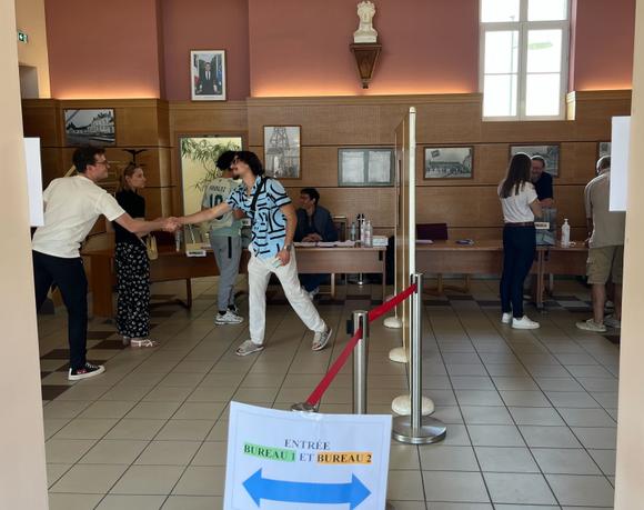 Jour de vote à Villebarou (Loir-et-Cher).
