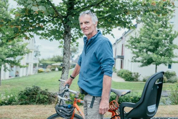 Bruno Berty, 65 ans, médecin à la retraite, non loin du bureau de vote à Goven, près de Rennes, le 7 juillet 2024.