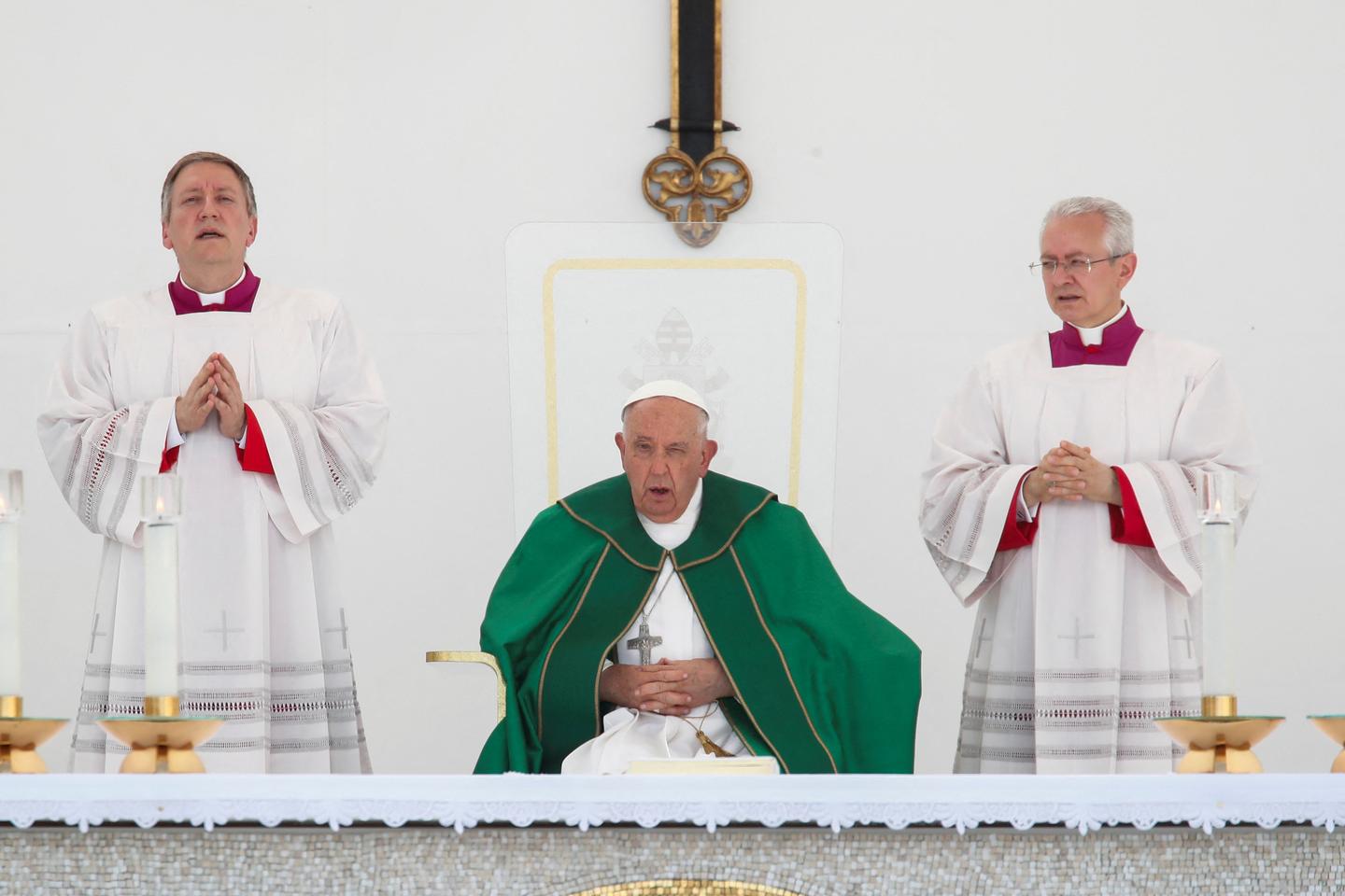 Paus Franciscus bekritiseert de ‘cultuur van afwijzing’ en ‘populistische verleidingen’ tijdens zijn toespraak in Triëst
