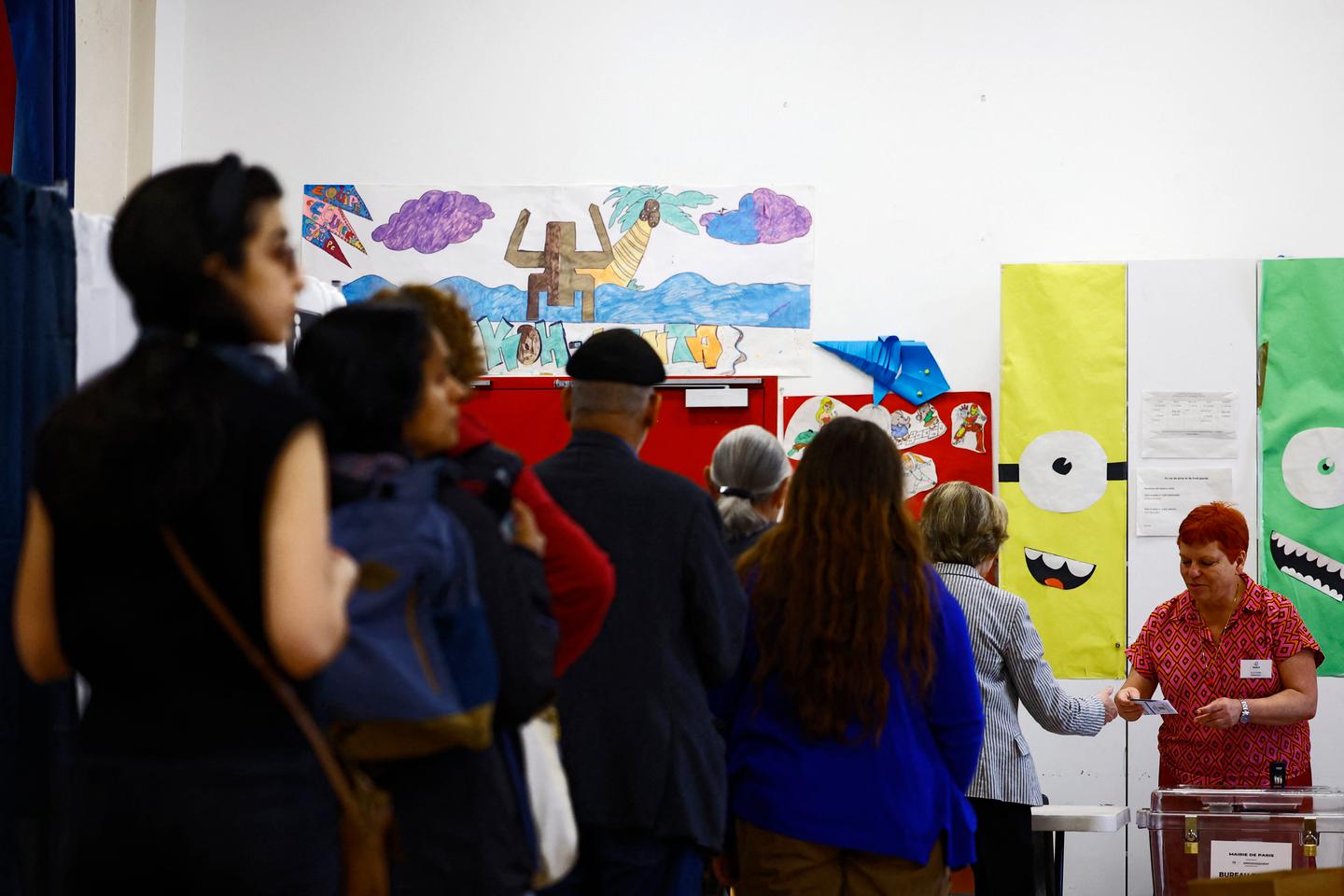 French elections: Second round turnout by noon highest in four decades