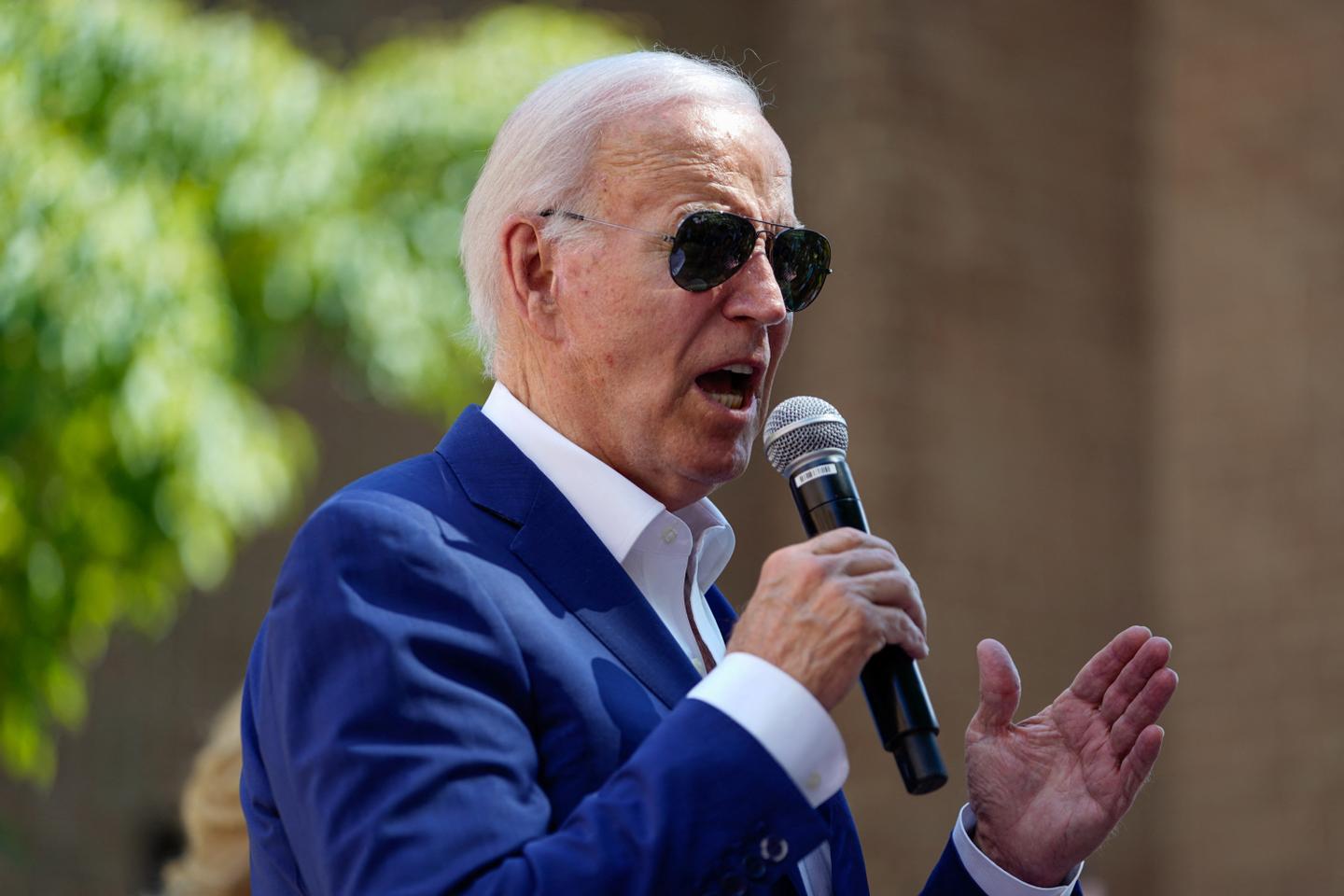 Biden fervently tells Democrats he won't step aside