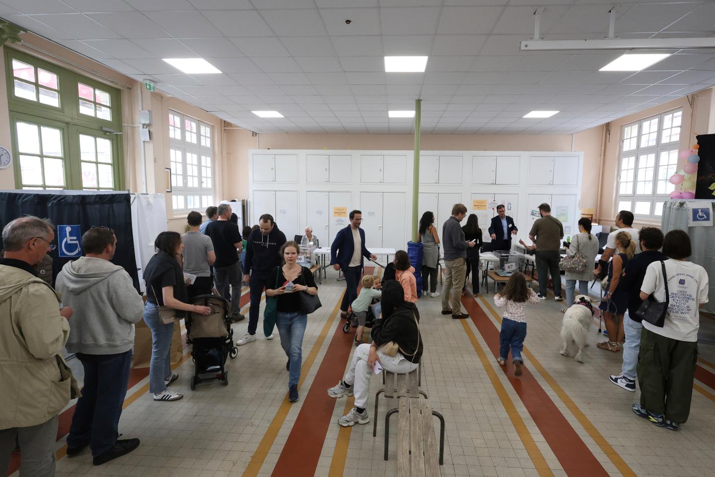 French elections: Second round turnout at 5 pm reaches 59.71%
