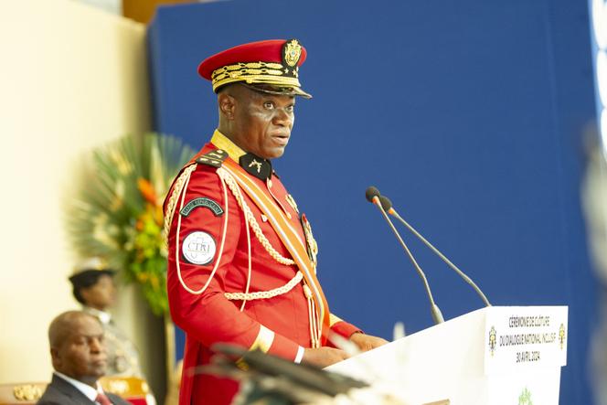 Le général Brice Oligui Nguema à la plénière du dialogue national à Libreville, le 30 avril 2024.