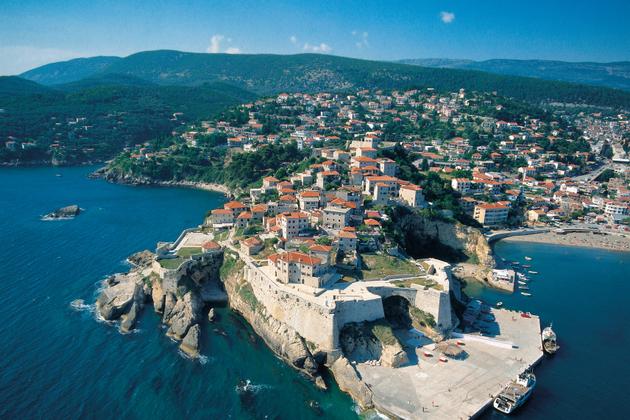 Fondée par les Grecs au Vᵉ siècle av. J.-C., Ulcinj a ensuite longtemps servi de repaire aux pirates.