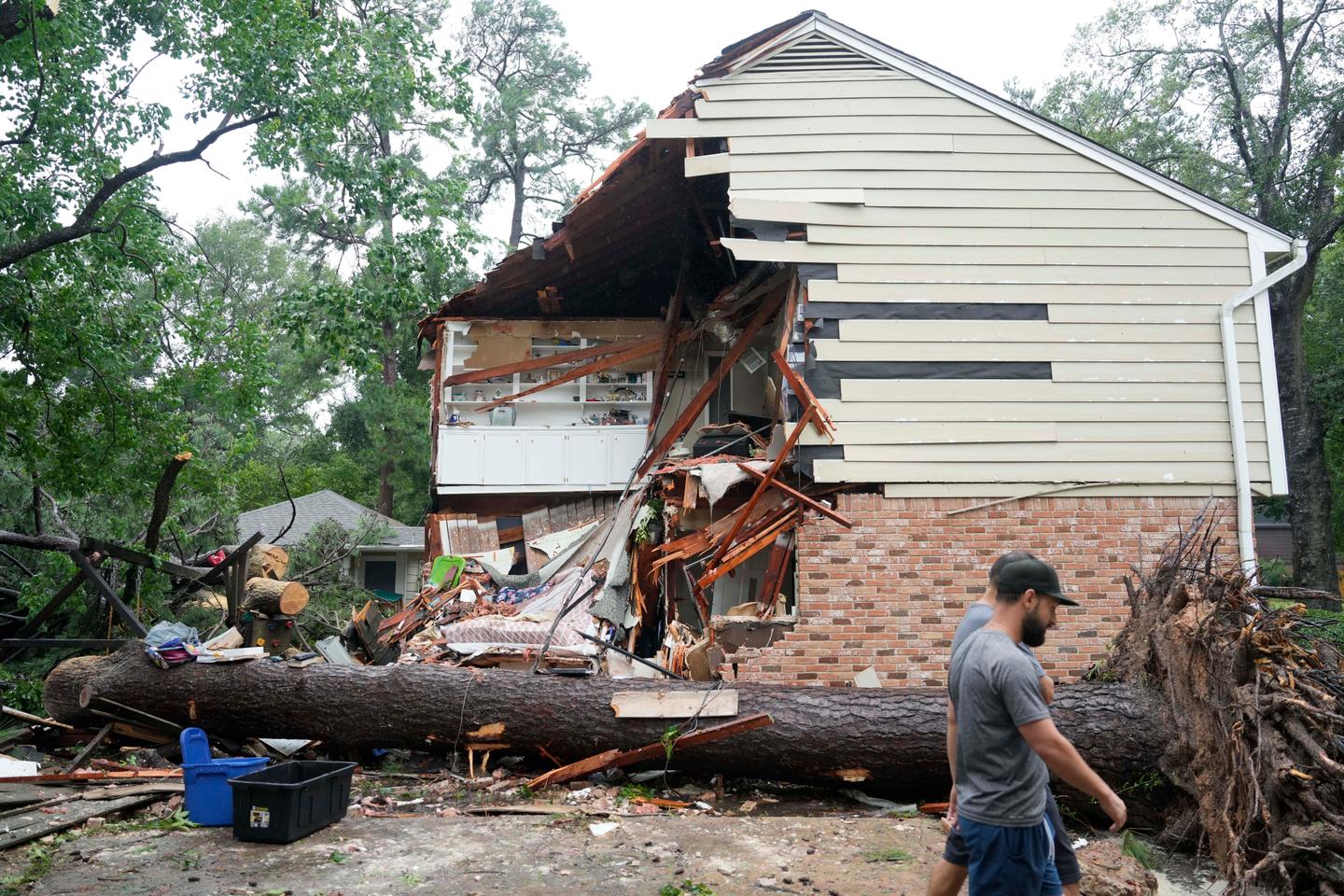 Eight killed after Beryl sweeps across US