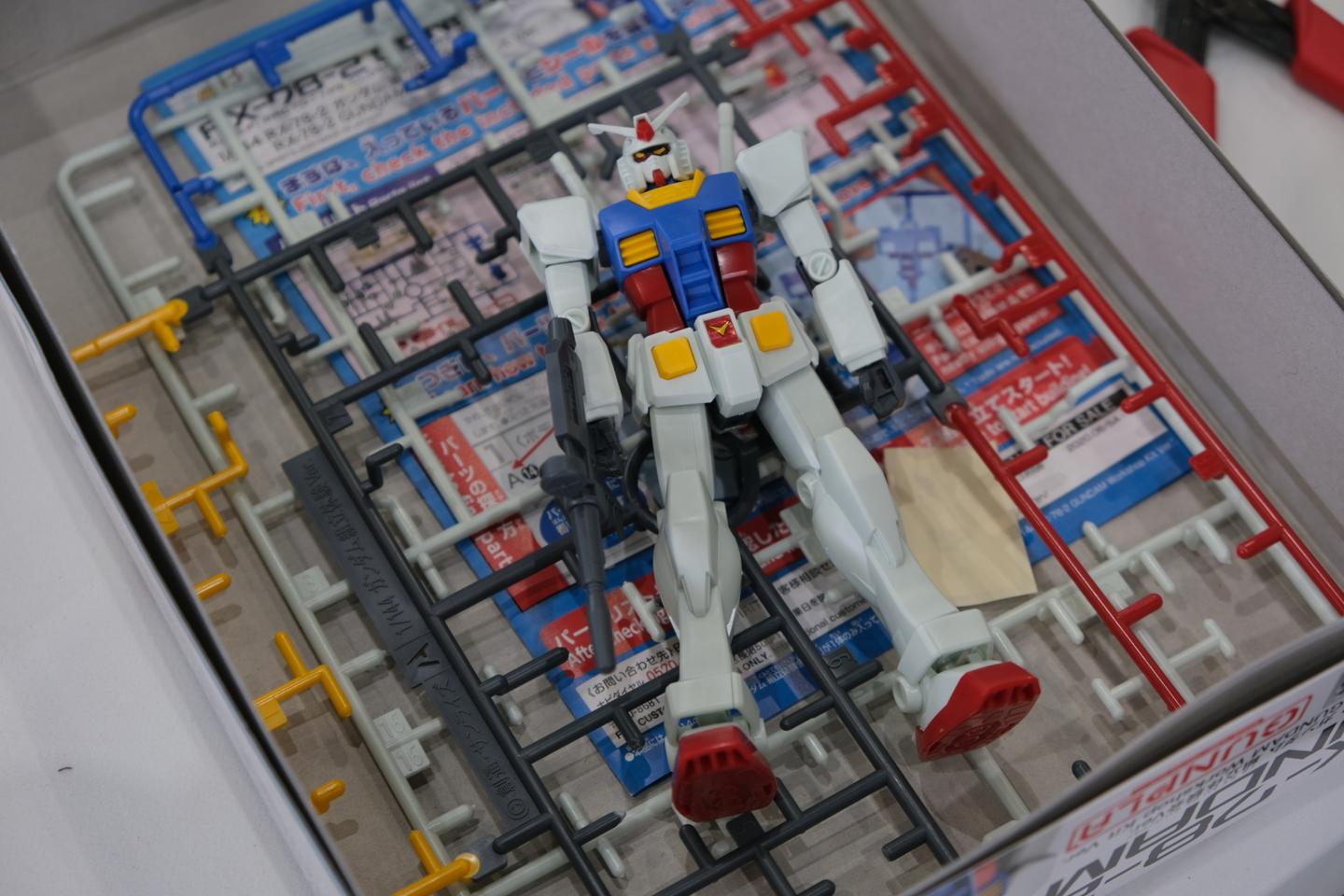 Ontdek op de Japan-tentoonstelling de “gunpla”, een bubbel van rust te midden van het lawaai van de tentoonstelling