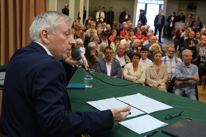 Laurent Gnaedig, Rassemblement National candidate in the Haut-Rhin legislative elections, during a debate with Renaissance candidate Brigitte Klinkert, in Horbourg-Wihr eastern France, July 2, 2024.