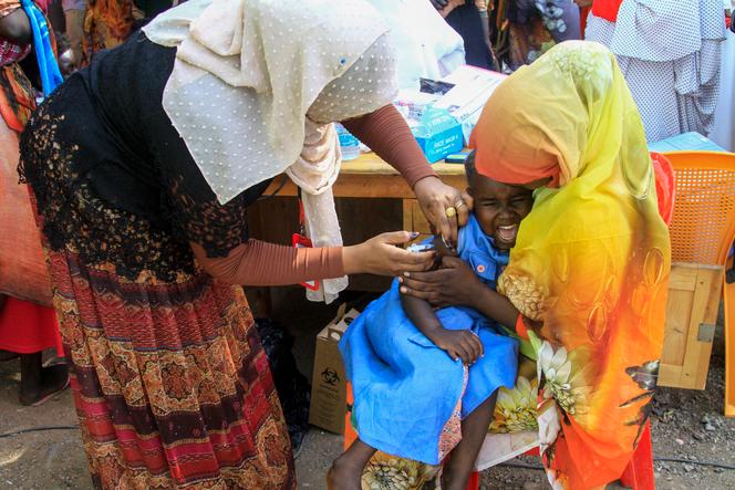 Lors d’une campagne de vaccination contre la rougeole et la rubéole, à Gedaref (Soudan), le 22 janvier 2024.