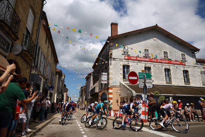 0b949c3_2024-07-12t134025z-894729853-up1ek7c11zb8x-rtrmadp-3-cycling-france.JPG
