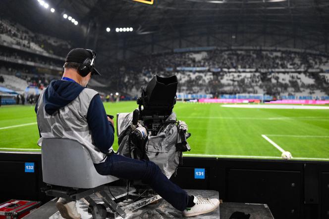 Un caméraman, au Stade-Vélodrome, à Marseille, le 29 octobre 2023.