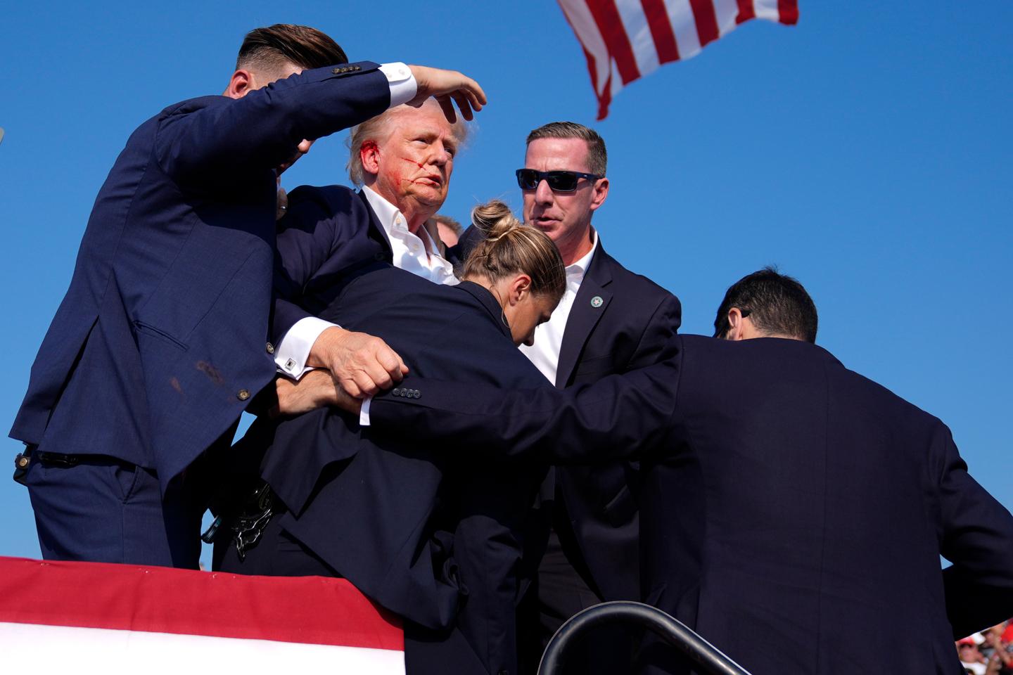 Trump calls for unity as FBI investigates assassination attempt