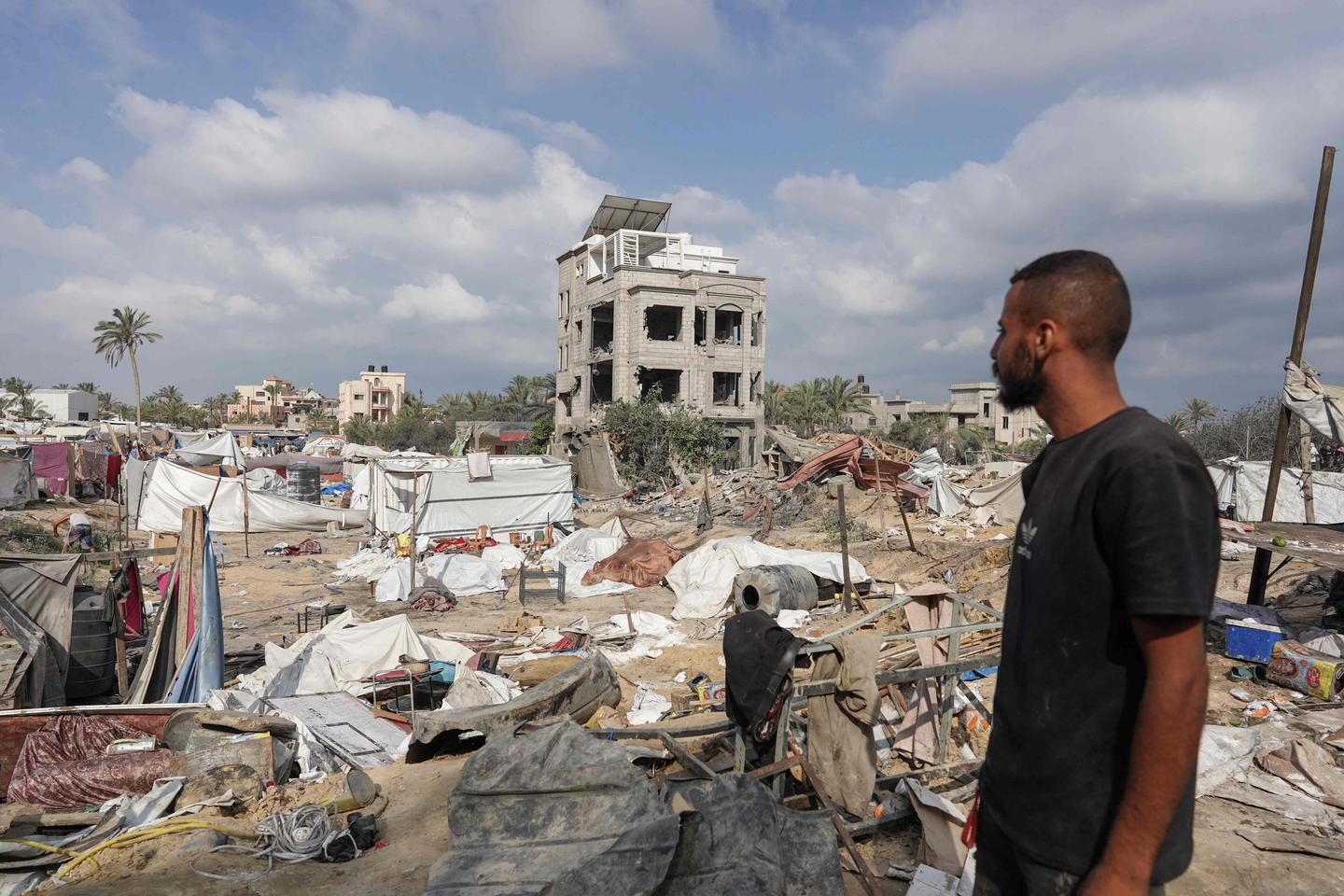 Gaza: Dozens of civilians killed in Israeli strikes targeting Hamas officials