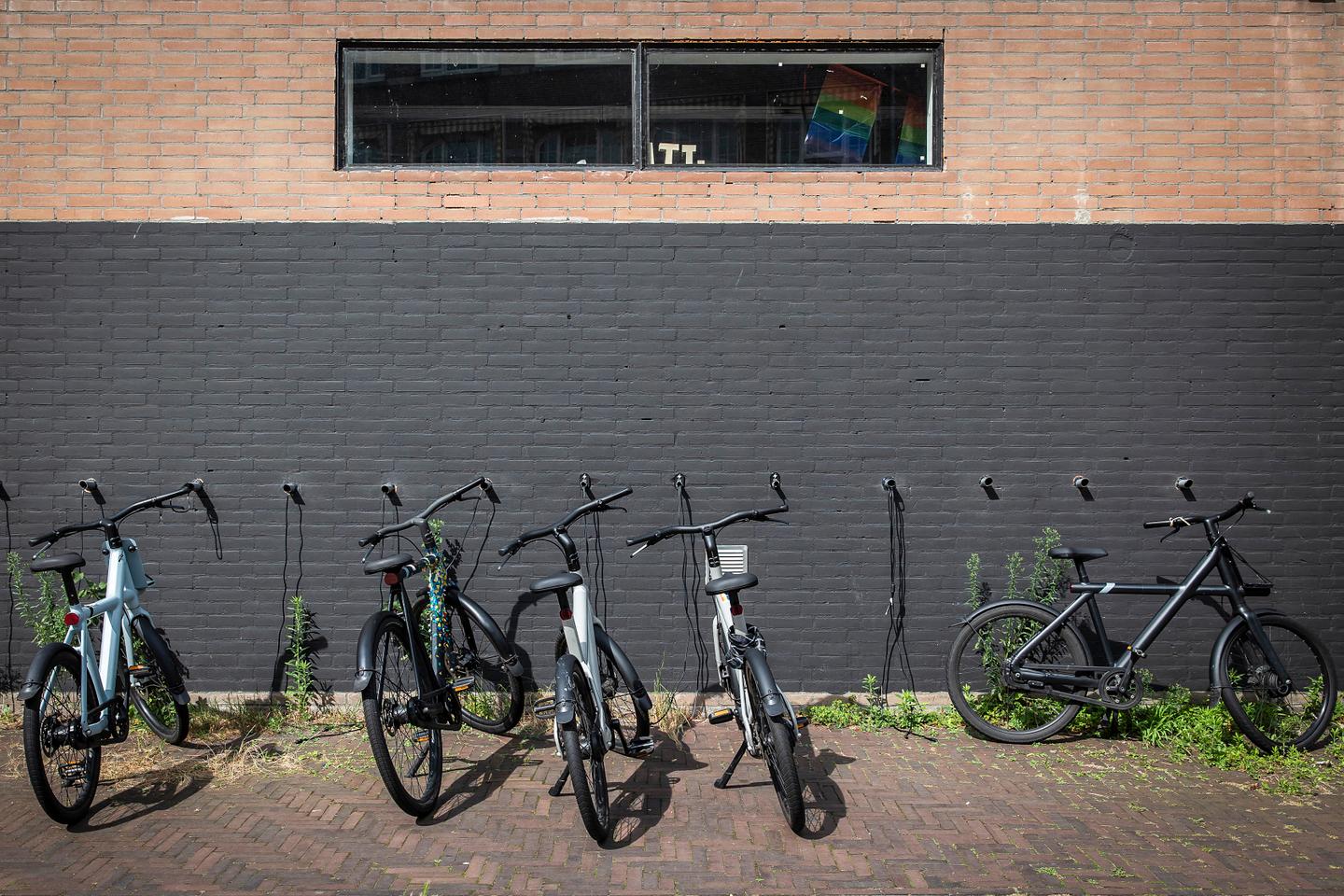 Fort de nouveaux repreneurs VanMoof se remet en selle apres sa faillite