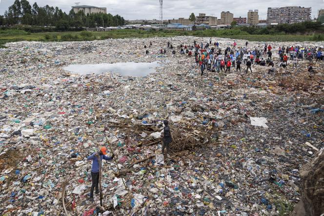 Volunteers search for bodies at the Mukuru landfill in Nairobi on July 14, 2024.