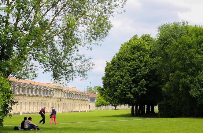 La Corderie royale et une partie du Jardin des retours, à Rochefort (Charente-Maritime).