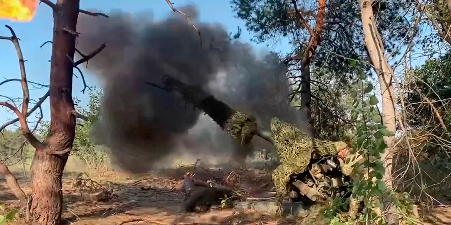 A pesar de los rumores de retirada de sus tropas, el ejército ucraniano sigue afirmando que “mantiene” su cabeza de puente en la orilla ocupada del Dniéper.