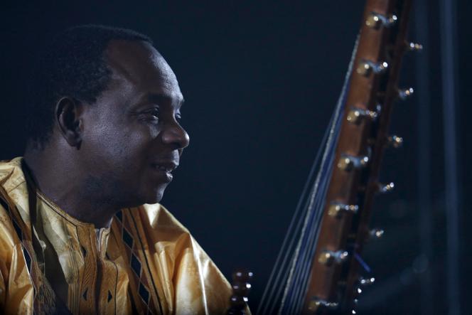 Le musicien malien Toumani Diabaté lors d'un concert en marge du Festival de Cannes, le 21 mai 2017.