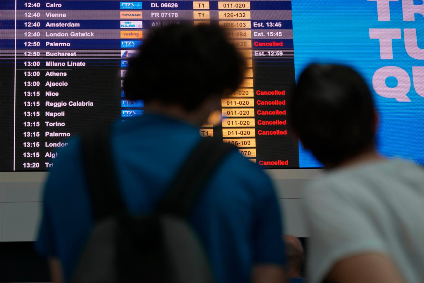 El tráfico aéreo se ve interrumpido por un apagón mundial de ordenadores y muchos vuelos cancelados