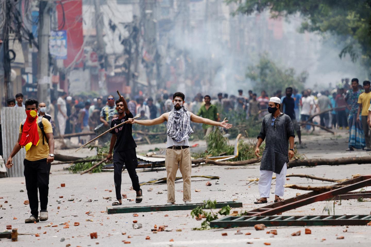 Violent crackdown on student protests plunges Bangladesh into chaos