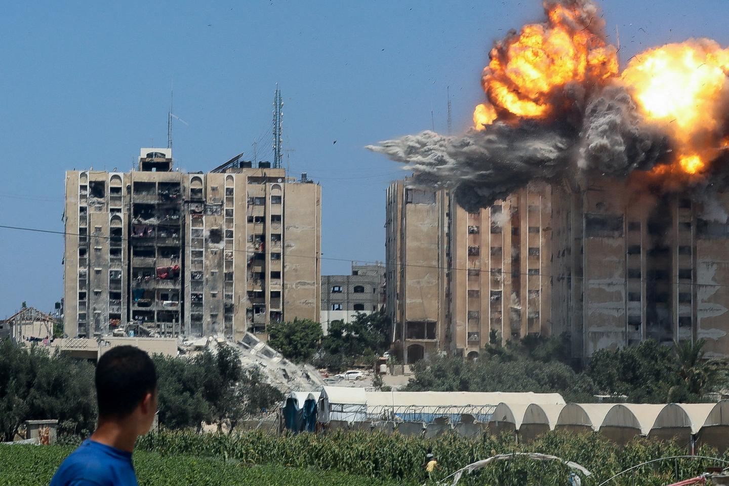 緊急サービスによると、イスラエル軍の襲撃でガザ地区で24人が死亡。 イエメンも爆撃された