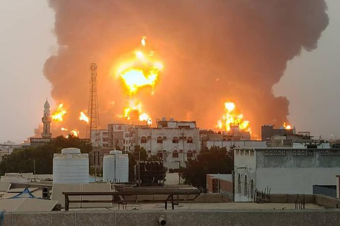 Po izraelskim zamachu bombowym na Hodeidah w zachodnim Jemenie, 20 lipca 2024 r., na zdjęciu, które uzyskałem z centrum medialnego Ansar Allah, kontrolowanego przez Houthi.