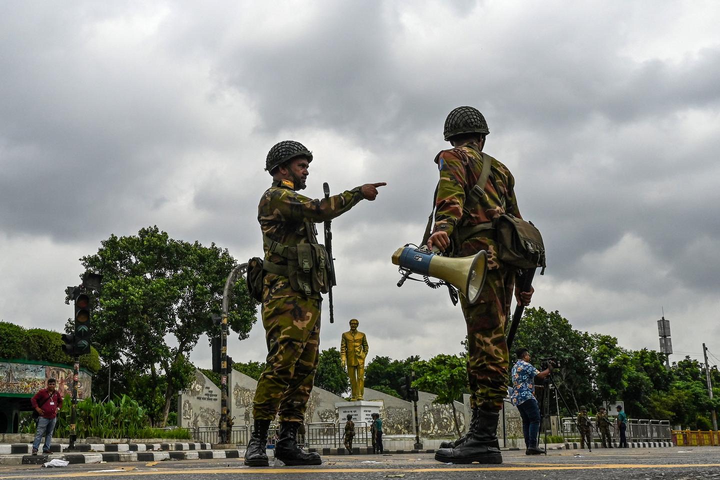 Bangladesh army out in force as police fire on demonstrators