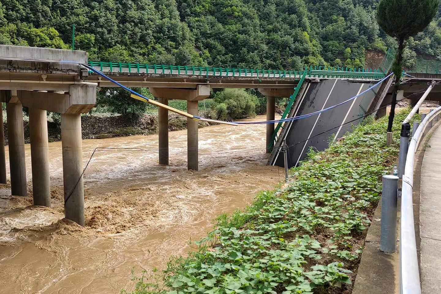 China highway collapse kills at least 20, dozens missing