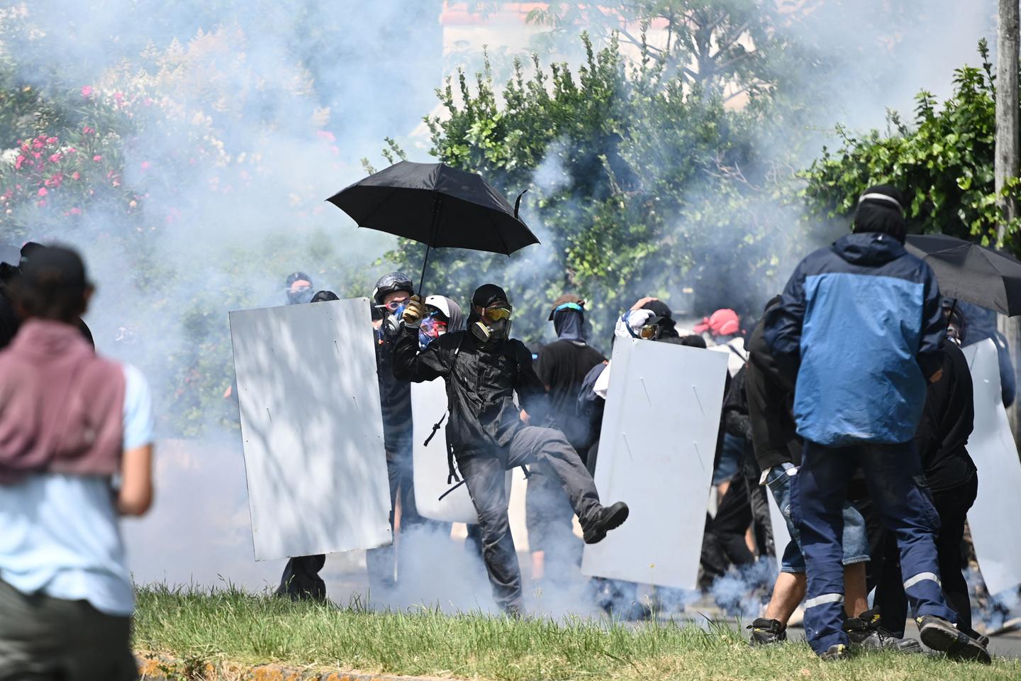 French police clear water demonstrators from port blockade