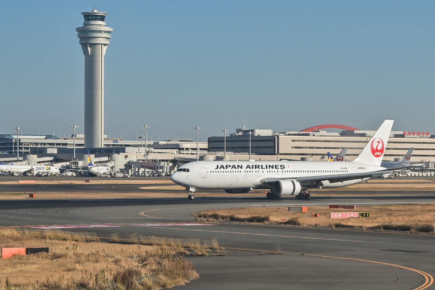 Japan's airports are on the verge of running out of fuel