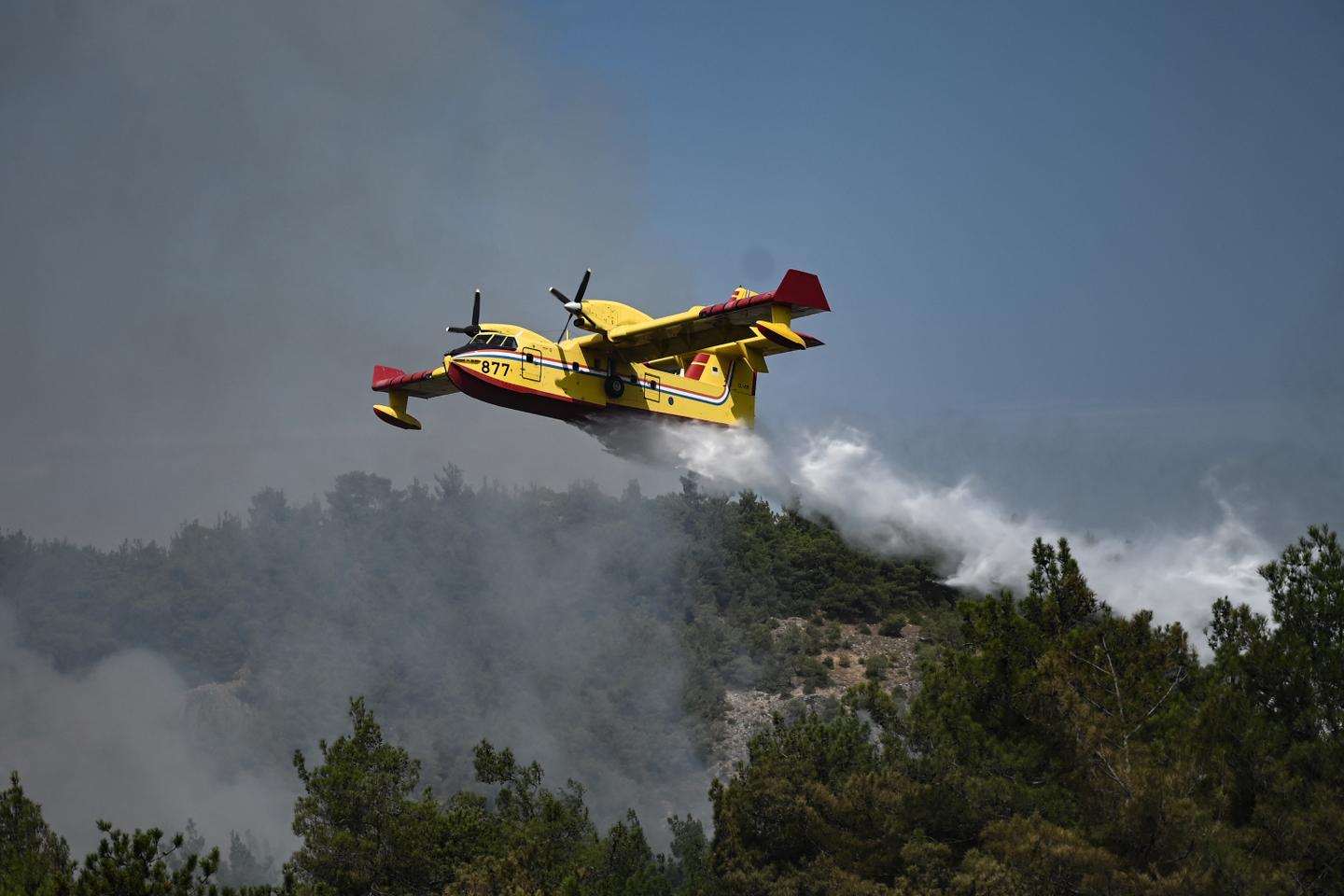 カナディア、ヨーロッパに水爆撃機12機を販売へ