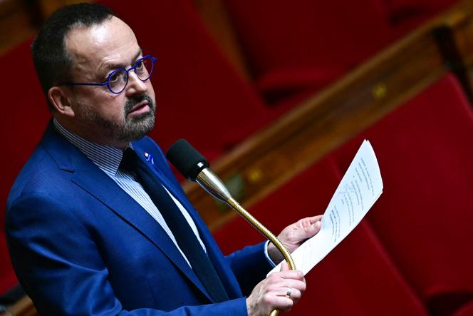 Le député Les Républicains de l’Isère Yannick Neuder, rapporteur général du projet de loi de financement de la Sécurité sociale, à l’Assemblée nationale, à Paris, le 2 avril 2024.