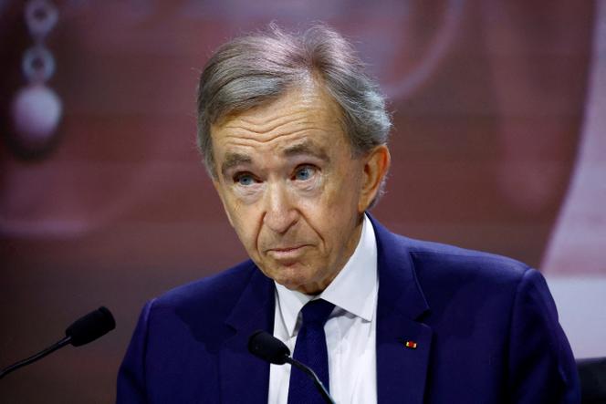 Bernard Arnault, Président-directeur général de LVMH Moet Hennessy Louis Vuitton, s'exprime lors du rassemblement annuel des actionnaires de la société à Paris, France, le 18 avril 2024.