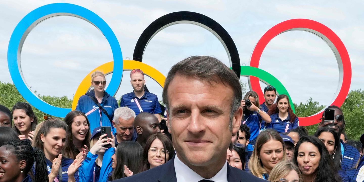 “We moeten ons scharen achter een Frankrijk dat de wereld verwelkomt”, zegt Emmanuel Macron.