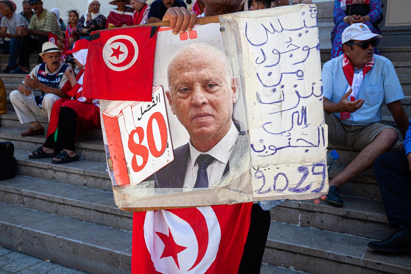 Tunisian president sacks prime minister with no explanation