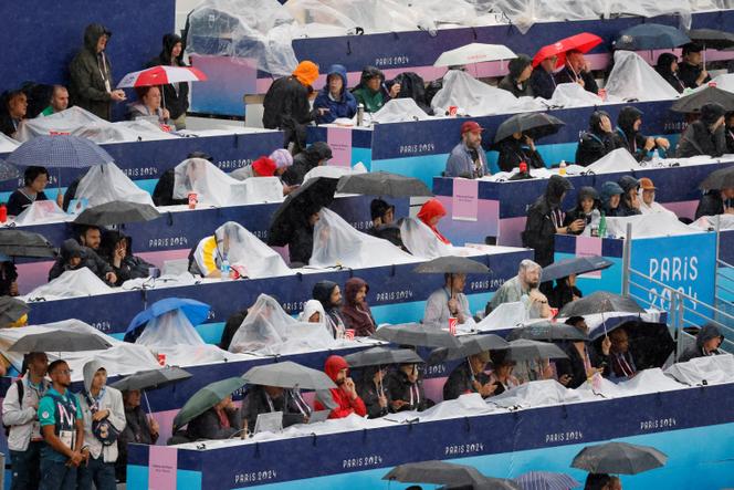 Une tribune réservée à la presse, au Trocadéro, lors de la cérémonie d’ouverture des Jeux olympiques, à Paris, le 26 juillet 2024.