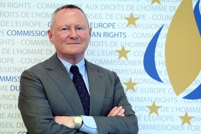 Irlandczyk Michael O'Flaherty, Komisarz Praw Człowieka Rady Europy, w Strasburgu, 16 kwietnia 2024 r.