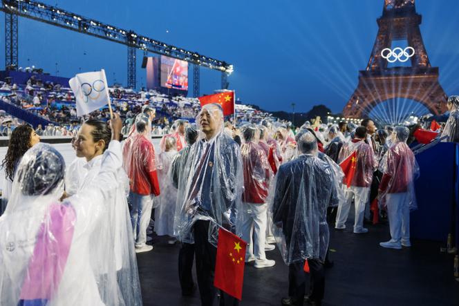 Cérémonie d'ouverture des JO 2024 : sur France Télévisions, la pluie à  l'écran et les larmes en plateau