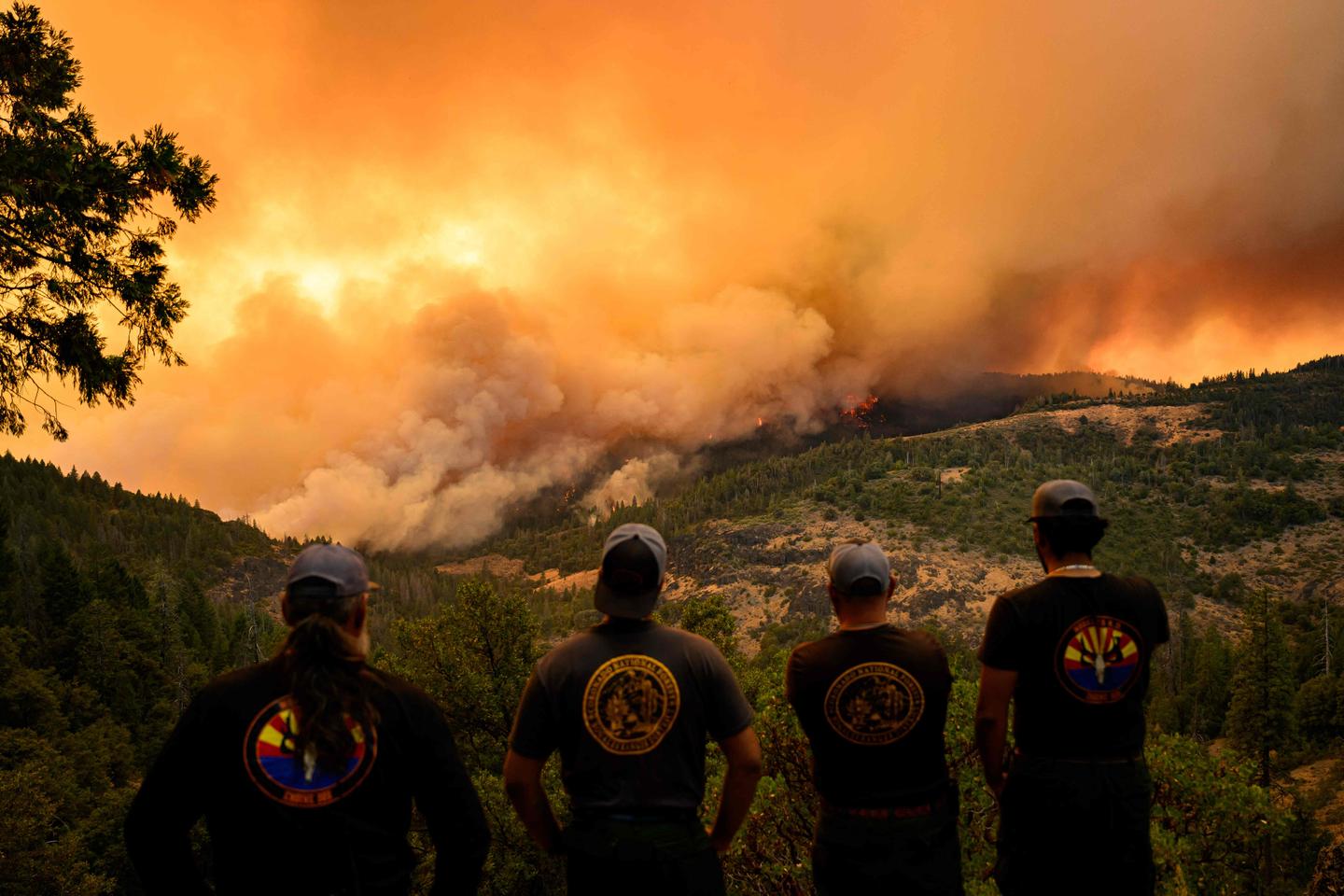 カリフォルニアでは、公園火災は72時間以内に、この地域で7番目に大きな火災となった。