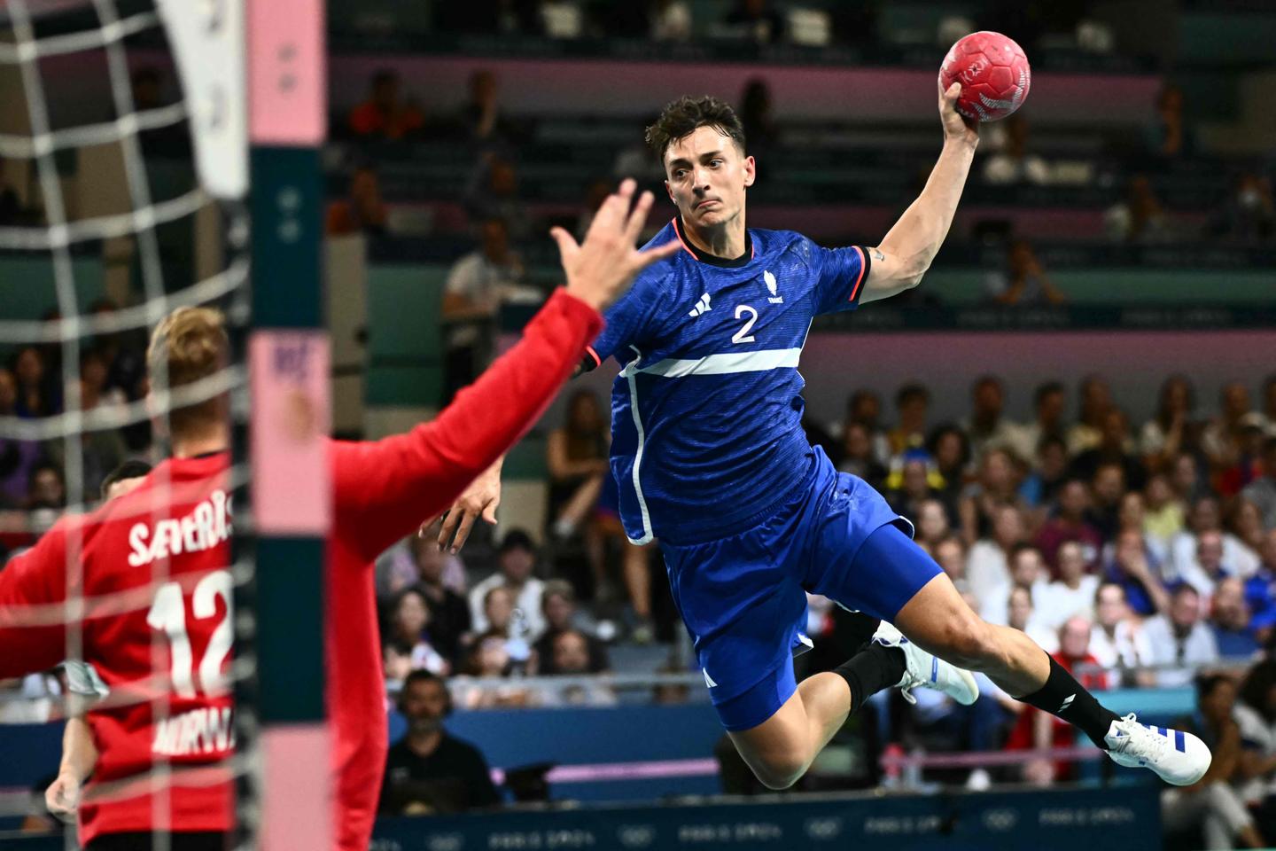 Handball aux JO 2024 : l&rsquo;&eacute;quipe de France masculine, inhib&eacute;e et m&eacute;connaissable, se met en danger d&egrave;s le d&eacute;but du tournoi