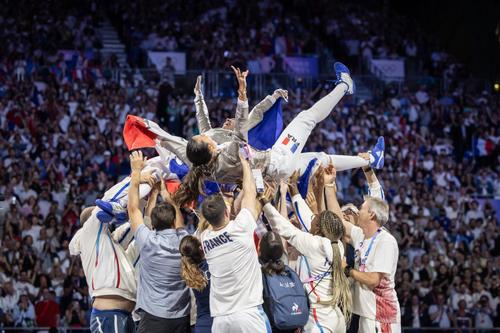 JO 2024 : huit médailles, dont deux en or, en une seule journée, l'équipe de France commence ses Jeux par une moisson historique