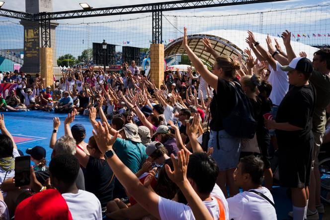 Une démonstration de danse au parc urbain de la Concorde, lors des JO, à Paris, le 28 juillet 2024.