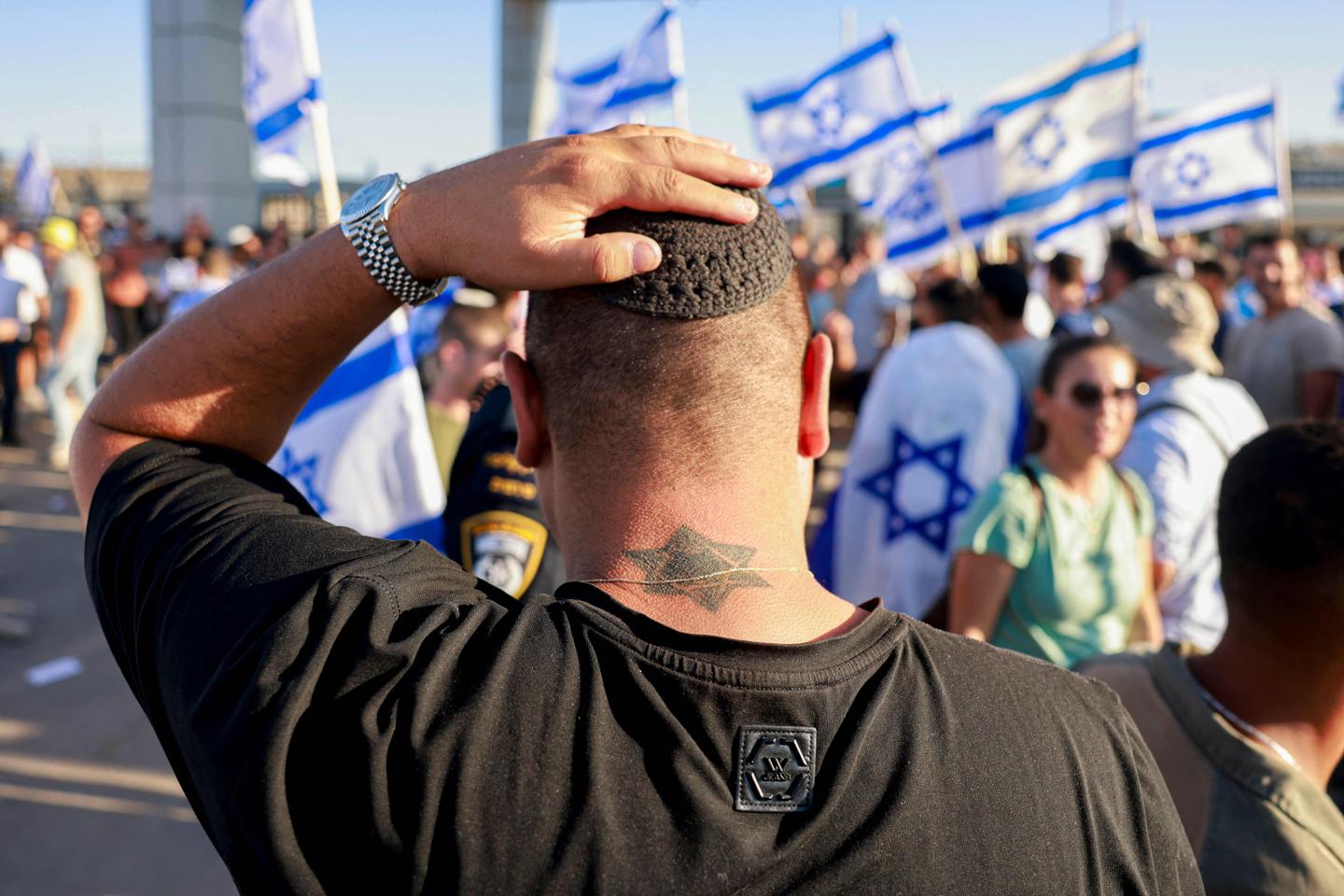 Far right supporters storm Negev military detention center in Israel