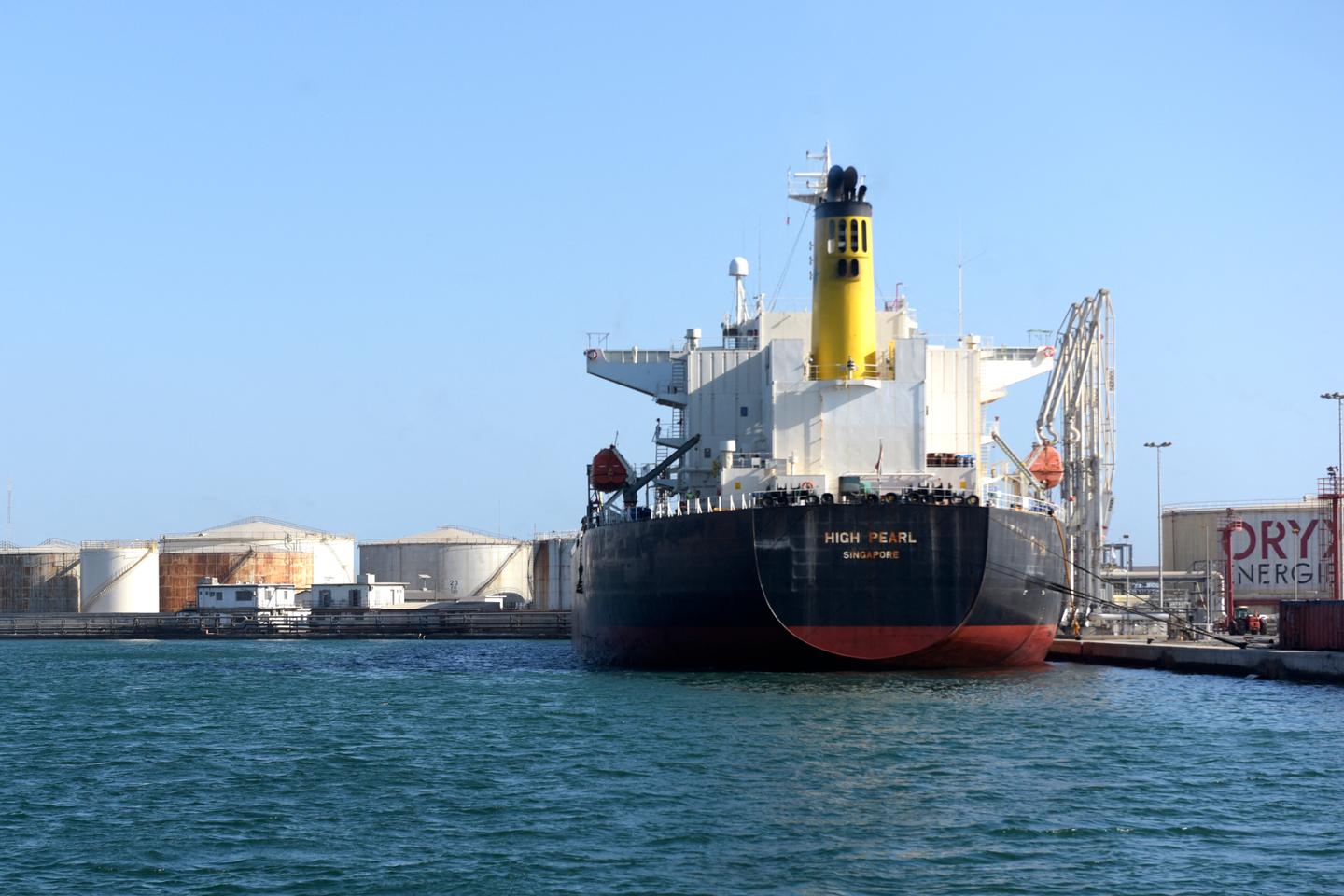 après la production des premiers barils de pétrole, le défi du raffinage local