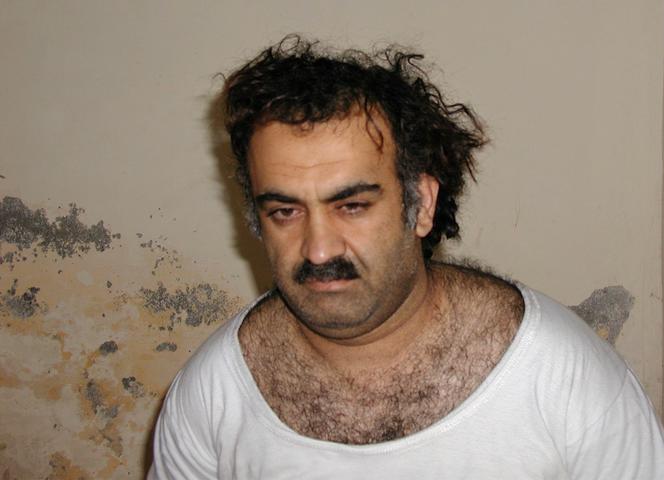 Khalid Sheikh Mohammed logo após sua captura durante um ataque no Paquistão em 1º de março de 2003.